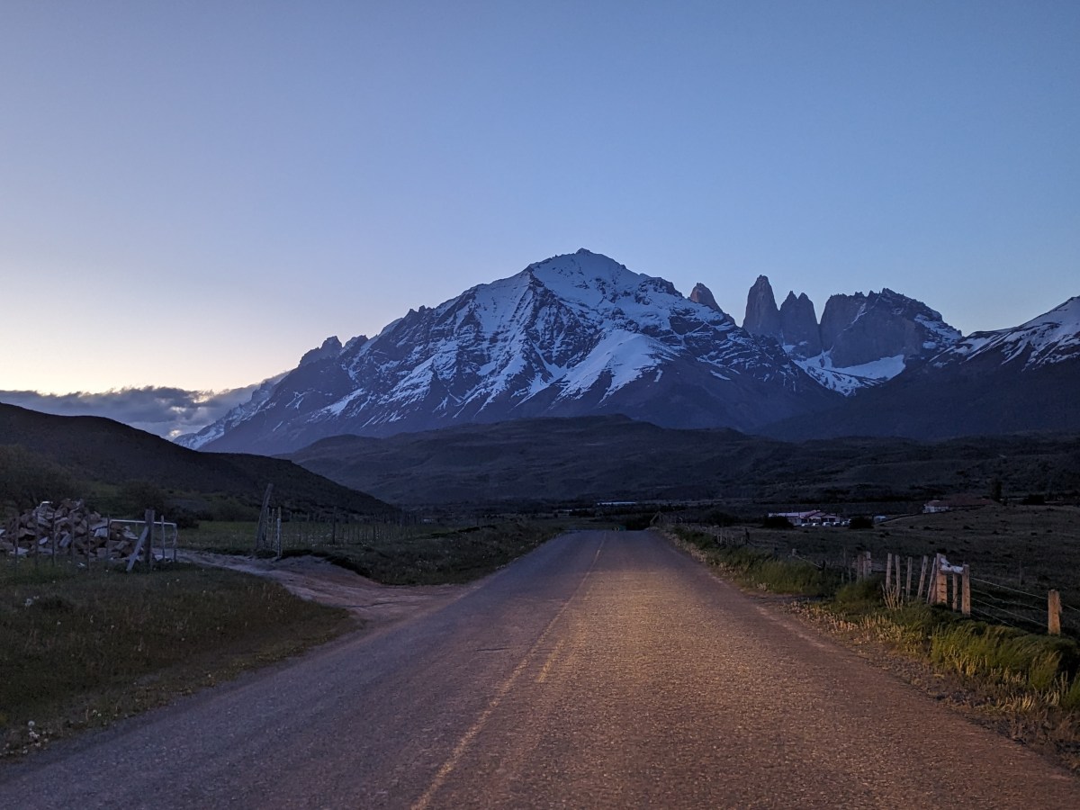 Patagonia Girls – horses, dead armadillo and construction&nbsp;site